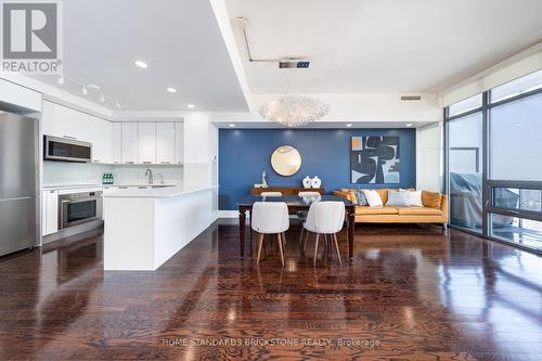 4404 - 33 Charles Street E, Toronto (Church-Yonge Corridor), ON - Indoor Photo Showing Kitchen