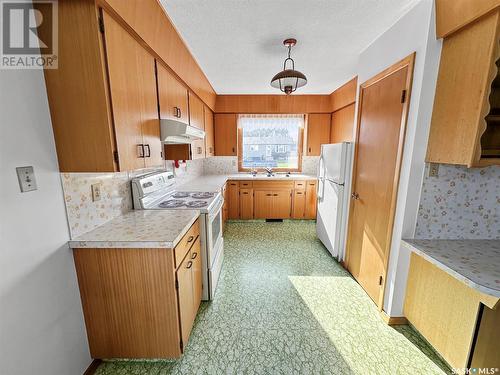 447 8Th Avenue Se, Swift Current, SK - Indoor Photo Showing Kitchen