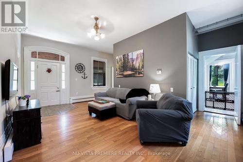 120 Main Street, Southwest Middlesex (Glencoe), ON - Indoor Photo Showing Living Room