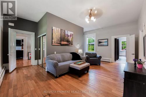 120 Main Street, Southwest Middlesex (Glencoe), ON - Indoor Photo Showing Living Room