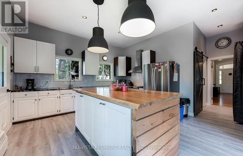 120 Main Street, Southwest Middlesex (Glencoe), ON - Indoor Photo Showing Kitchen With Double Sink