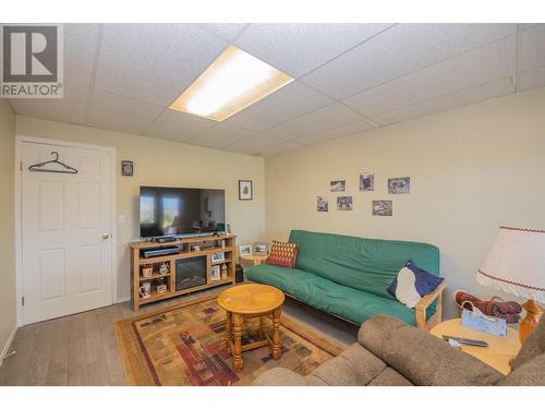 1001 30 Avenue Unit# 30, Vernon, BC - Indoor Photo Showing Living Room