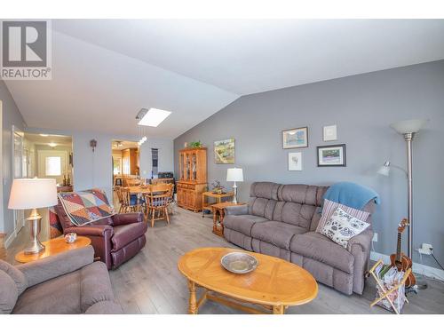 1001 30 Avenue Unit# 30, Vernon, BC - Indoor Photo Showing Living Room