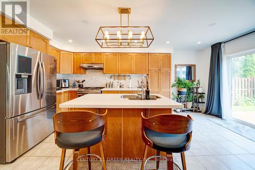 625 Autumnwood Trail, Oshawa, ON - Indoor Photo Showing Kitchen With Double Sink