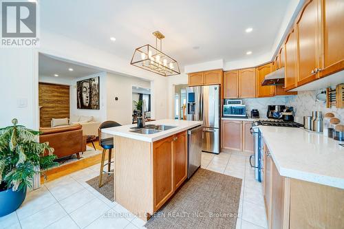 625 Autumnwood Trail, Oshawa, ON - Indoor Photo Showing Kitchen With Double Sink