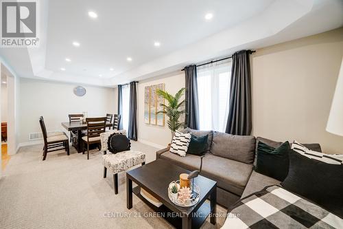 625 Autumnwood Trail, Oshawa, ON - Indoor Photo Showing Living Room