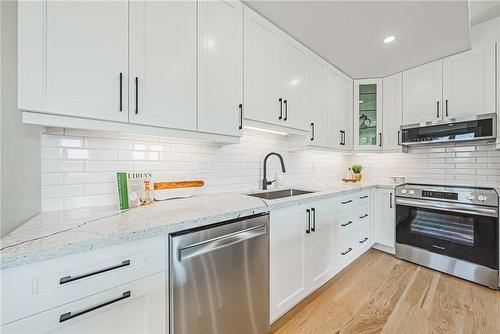 model home - 6220 Curlin Crescent, Niagara Falls, ON - Indoor Photo Showing Kitchen With Upgraded Kitchen