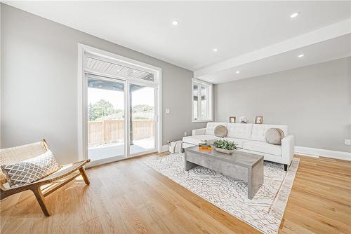 model home - 6220 Curlin Crescent, Niagara Falls, ON - Indoor Photo Showing Living Room