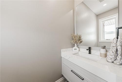 model home - 6220 Curlin Crescent, Niagara Falls, ON - Indoor Photo Showing Bathroom