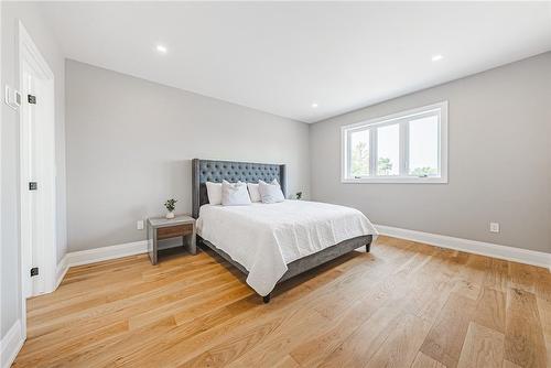 model home - 6220 Curlin Crescent, Niagara Falls, ON - Indoor Photo Showing Bedroom