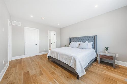 model home - 6220 Curlin Crescent, Niagara Falls, ON - Indoor Photo Showing Bedroom