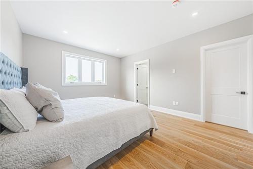 model home - 6220 Curlin Crescent, Niagara Falls, ON - Indoor Photo Showing Bedroom