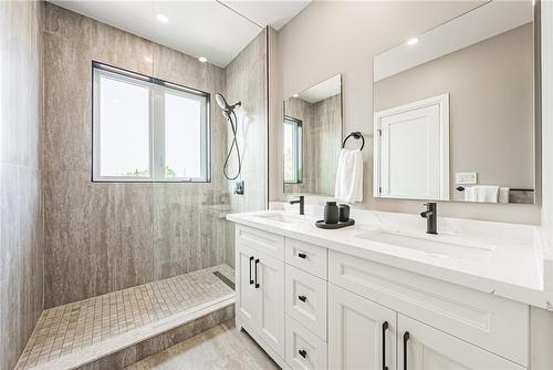 model home - 6220 Curlin Crescent, Niagara Falls, ON - Indoor Photo Showing Bathroom