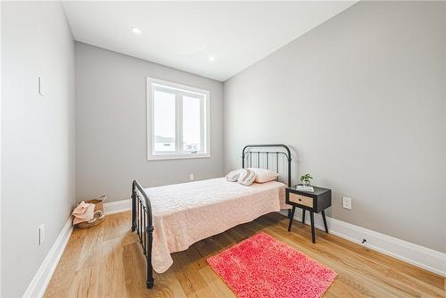 model home - 6220 Curlin Crescent, Niagara Falls, ON - Indoor Photo Showing Bedroom