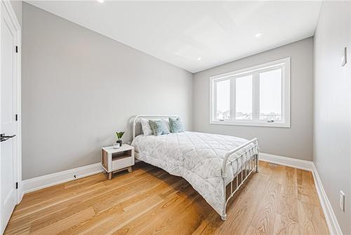 model home - 6220 Curlin Crescent, Niagara Falls, ON - Indoor Photo Showing Bedroom