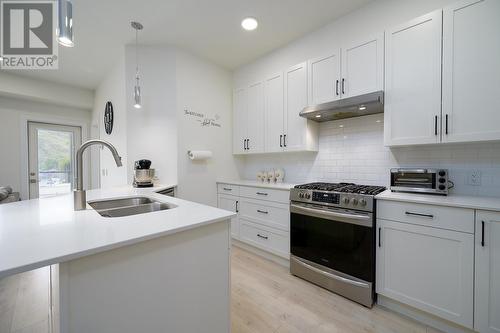 104-651 Dunes Drive, Kamloops, BC - Indoor Photo Showing Kitchen With Double Sink With Upgraded Kitchen