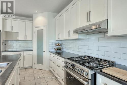 59 Hollingshead Road, Ingersoll (Ingersoll - South), ON - Indoor Photo Showing Kitchen With Upgraded Kitchen