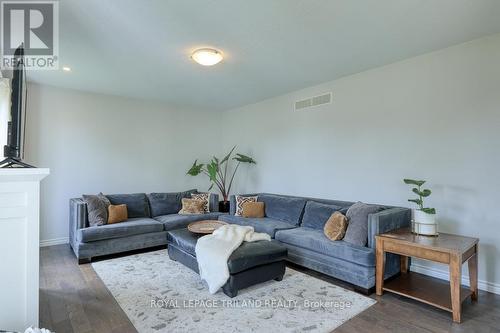 59 Hollingshead Road, Ingersoll (Ingersoll - South), ON - Indoor Photo Showing Living Room