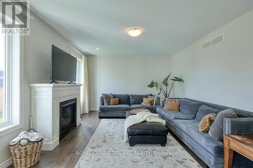 59 Hollingshead Road, Ingersoll (Ingersoll - South), ON - Indoor Photo Showing Living Room With Fireplace