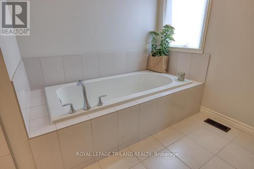 59 Hollingshead Road, Ingersoll (Ingersoll - South), ON - Indoor Photo Showing Bathroom