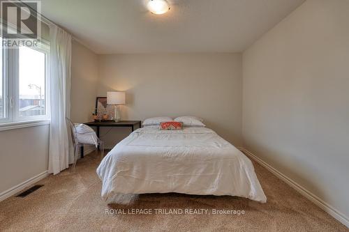 59 Hollingshead Road, Ingersoll (Ingersoll - South), ON - Indoor Photo Showing Bedroom