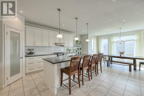 59 Hollingshead Road, Ingersoll (Ingersoll - South), ON - Indoor Photo Showing Kitchen With Upgraded Kitchen