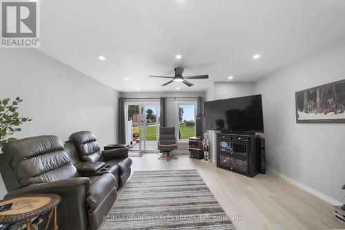 9 - 3 Paradise Boulevard, Ramara (Brechin), ON - Indoor Photo Showing Living Room