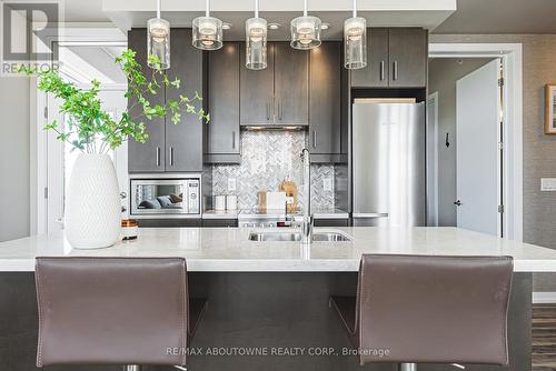 404 - 457 Plains Road E, Burlington (Lasalle), ON - Indoor Photo Showing Kitchen With Double Sink With Upgraded Kitchen