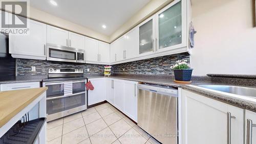 1241 Newell Street, Milton (Dempsey), ON - Indoor Photo Showing Kitchen With Upgraded Kitchen