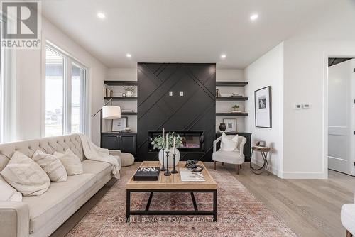 2684 Heardcreek Trail, London, ON - Indoor Photo Showing Living Room