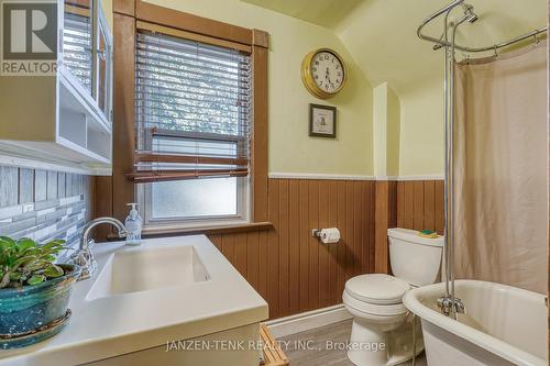 76 Fifth Avenue, St. Thomas, ON - Indoor Photo Showing Bathroom