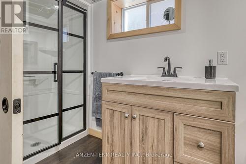 76 Fifth Avenue, St. Thomas, ON - Indoor Photo Showing Bathroom