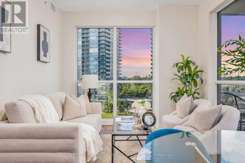 807 - 10 Park Lawn Road, Toronto (Mimico), ON - Indoor Photo Showing Living Room