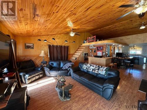 9299 Kamiskotia Rd, Timmins, ON - Indoor Photo Showing Living Room