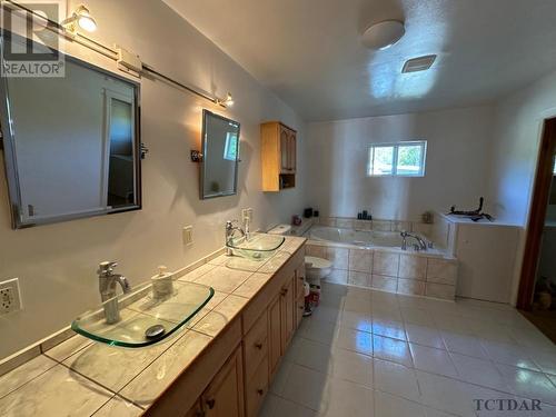 9299 Kamiskotia Rd, Timmins, ON - Indoor Photo Showing Bathroom