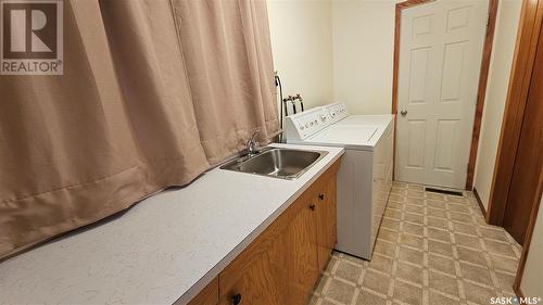 324 Alder Place, Swift Current, SK - Indoor Photo Showing Laundry Room