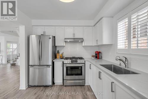 659 Ormond Drive, Oshawa (Taunton), ON - Indoor Photo Showing Kitchen With Upgraded Kitchen