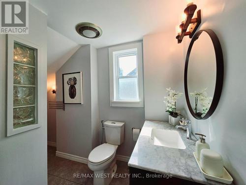 140 Brookside Drive, Toronto (East End-Danforth), ON - Indoor Photo Showing Bathroom