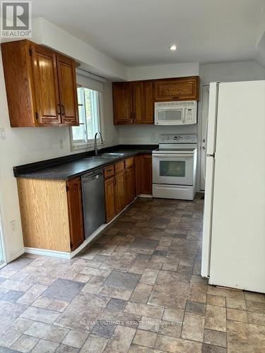 153 Daphne Crescent, Barrie (Cundles East), ON - Indoor Photo Showing Kitchen