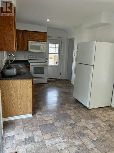 153 Daphne Crescent, Barrie (Cundles East), ON - Indoor Photo Showing Kitchen With Double Sink