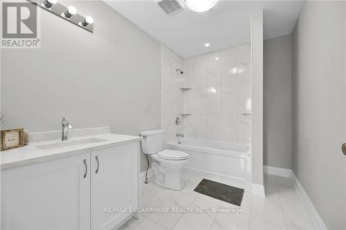 175 Pike Creek Drive, Haldimand, ON - Indoor Photo Showing Bathroom