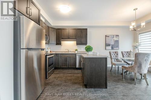 7381 Matteo Drive, Niagara Falls, ON - Indoor Photo Showing Kitchen