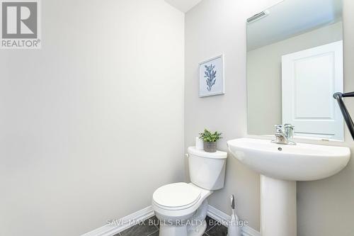 7381 Matteo Drive, Niagara Falls, ON - Indoor Photo Showing Bathroom