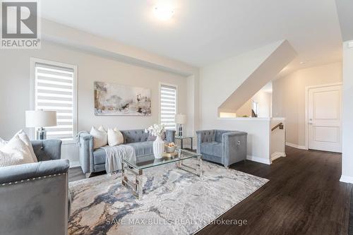 7381 Matteo Drive, Niagara Falls, ON - Indoor Photo Showing Living Room