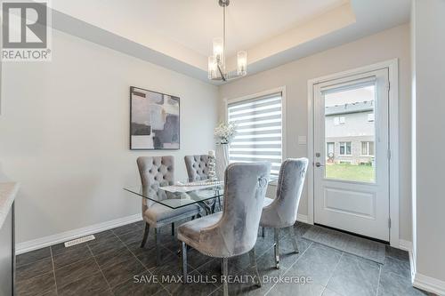 7381 Matteo Drive, Niagara Falls, ON - Indoor Photo Showing Dining Room