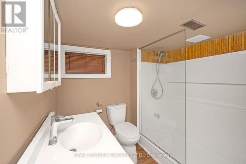 6024 Dixon Street, Niagara Falls, ON - Indoor Photo Showing Bathroom