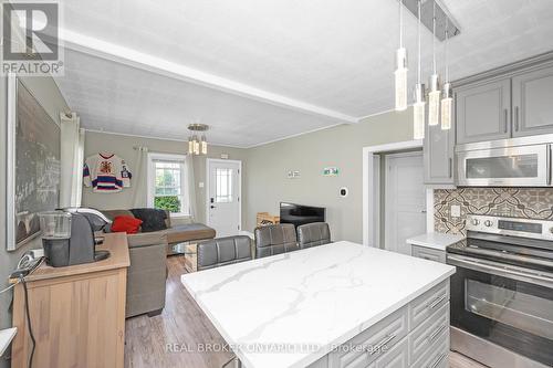 6024 Dixon Street, Niagara Falls, ON - Indoor Photo Showing Kitchen