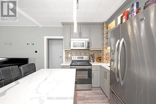 6024 Dixon Street, Niagara Falls, ON - Indoor Photo Showing Kitchen With Stainless Steel Kitchen