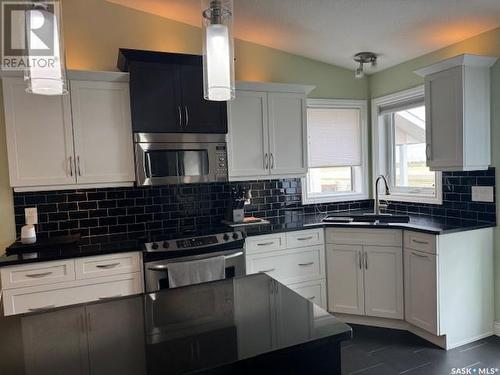 4257 Preston Crescent, Regina, SK - Indoor Photo Showing Kitchen With Upgraded Kitchen