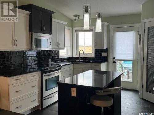 4257 Preston Crescent, Regina, SK - Indoor Photo Showing Kitchen With Upgraded Kitchen